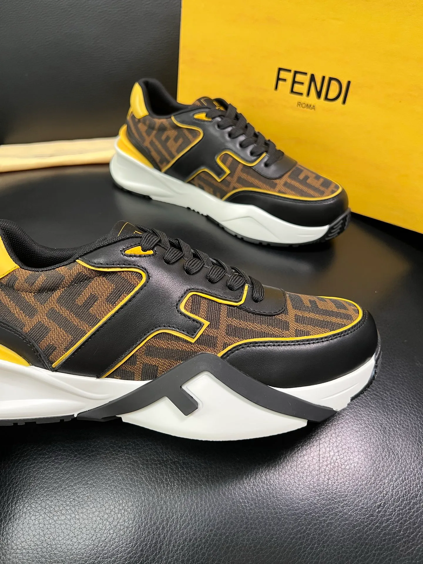 Men's shoes 💰840 FENDI top purchasing Fendi counters are equipped with the original factory, original fabrics imported from Italy, breathable and comfortable cowhide lining, soles: original soles specially provided by the original factory are super comfortable, original factory orders 🔍high quality, you can enter and exit the counter at will, welcome to compare, code number 39-44 (customized 38-45) 85856